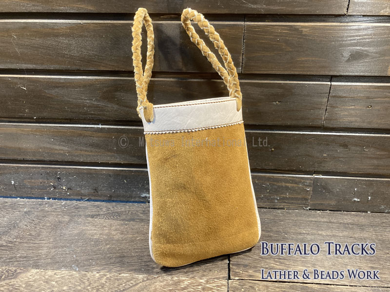 ポーチのご紹介 | Buffalo Tracks Leather & Bead Work